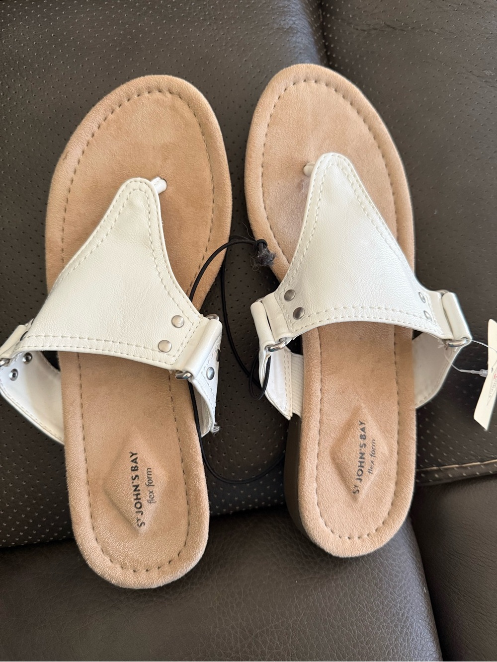 NWT St. John’s Bay Flex Form White Sandals Size 7.5